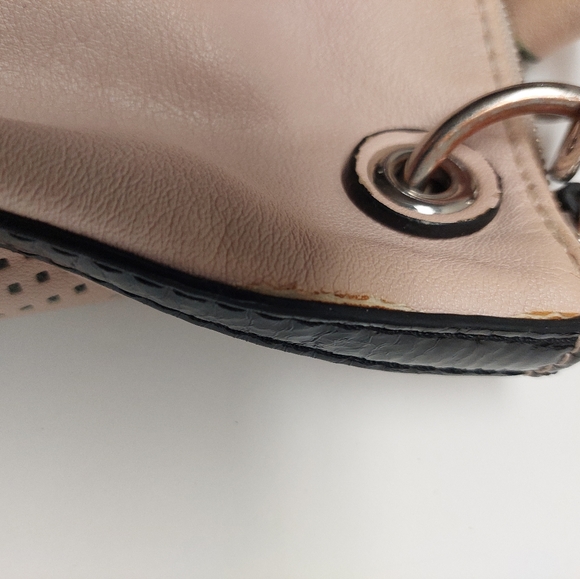 Guess purse - Picture 15 of 16